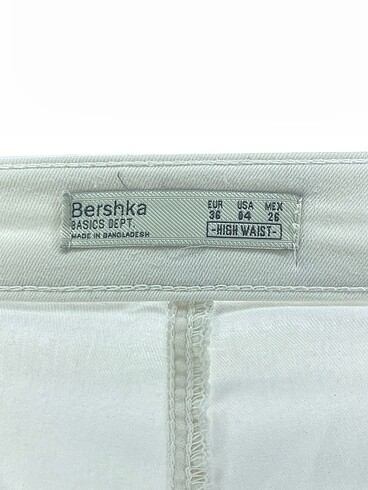 36 Beden beyaz Renk Bershka Jean / Kot %70 İndirimli.