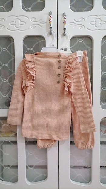 Somon fırfırlı kadife pijama takımı