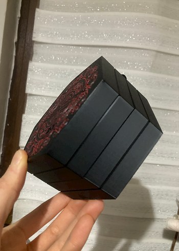 Kırmızı Desenli Altıgen kutu - Görsel 2