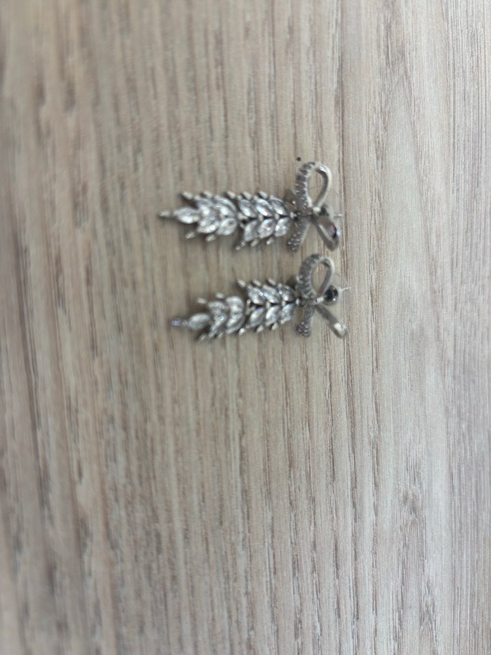 Mini İşlemeli Gri Payetli Küpe - Görsel 2