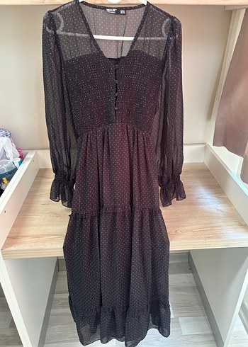 Uzun Siyah V Yaka Fırfırlı Elbise - Görsel 3