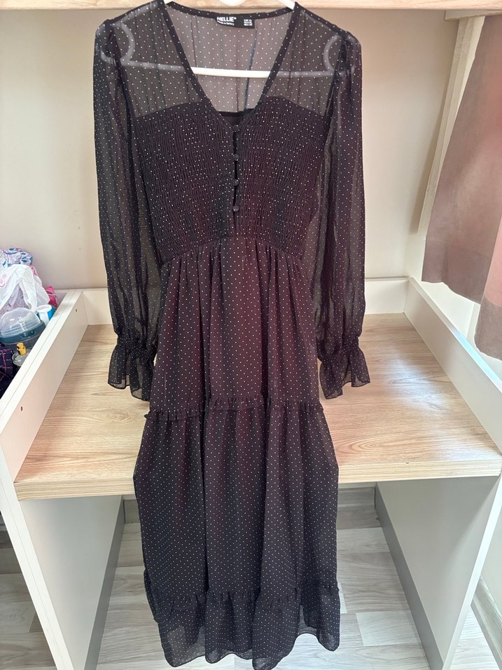 Uzun Siyah V Yaka Fırfırlı Elbise - Görsel 3