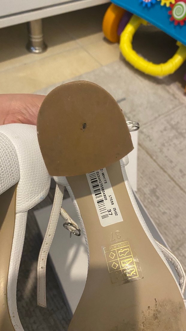 Beyaz Kemerli Topuklu Kadın Ayakkabı - Görsel 3