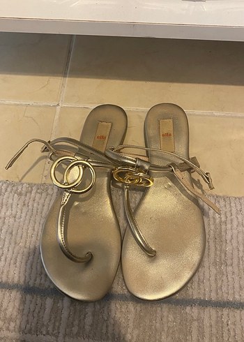 Altın Renkli Kadın Sandalet - Görsel 2