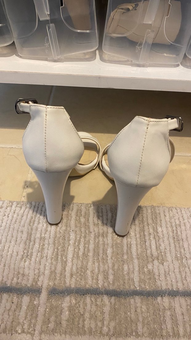 Beyaz Tokalı İnce Topuklu Kadın Abiye Ayakkabı - Görsel 3