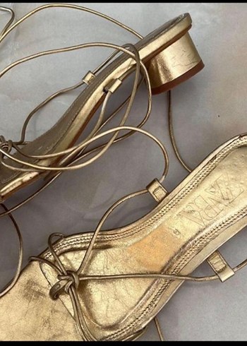 Altın Renkli Deri Topuklu Kadın Sandalet - Görsel 3