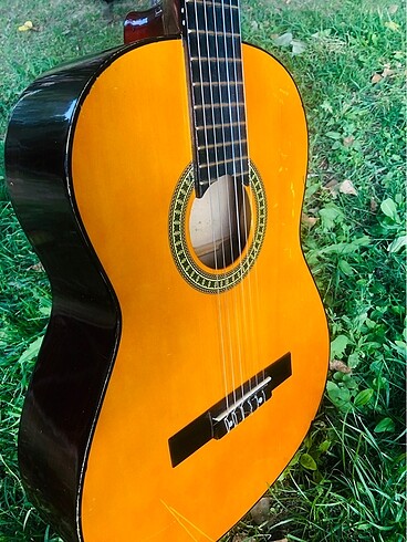 Temiz kaliteli gitar bir sorunu yoktur acil satılık