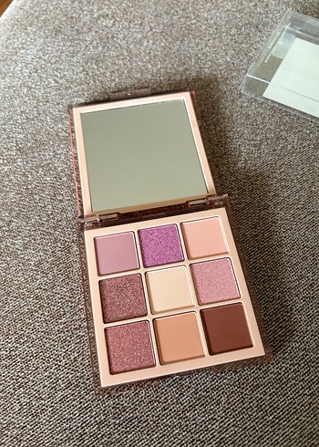 Huda Beauty nude light far paleti - Görsel 2