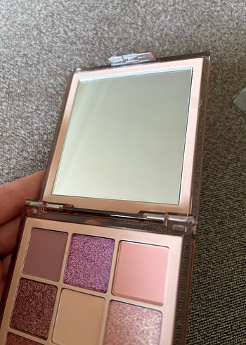 Huda Beauty nude light far paleti - Görsel 4
