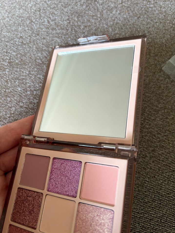 Huda Beauty nude light far paleti - Görsel 4