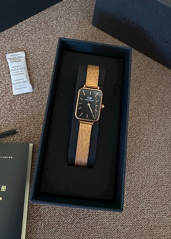 Daniel Wellington Quadro saat