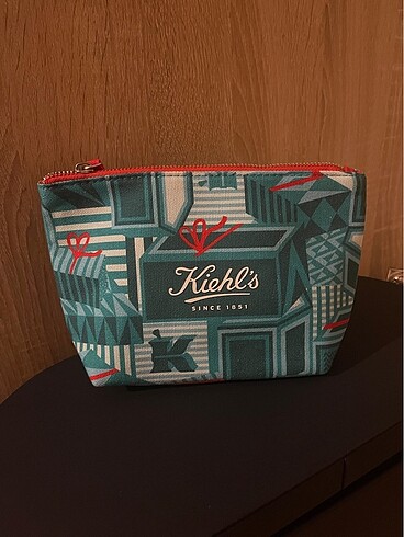 Kiehls makyaj çantası