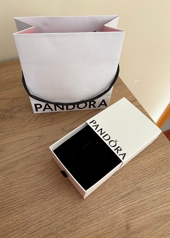 Pandora Pandora Beyaz Hediye Kutusu ve Çantası