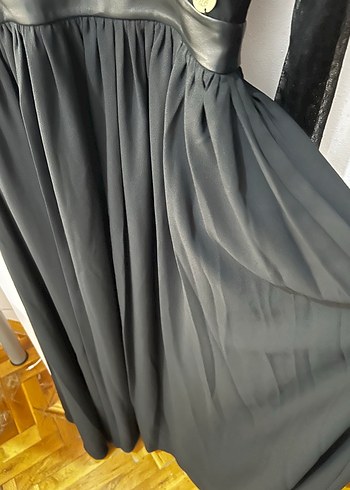 Siyah Pilili V Yakalı Straplez Midi Elbise - Görsel 5