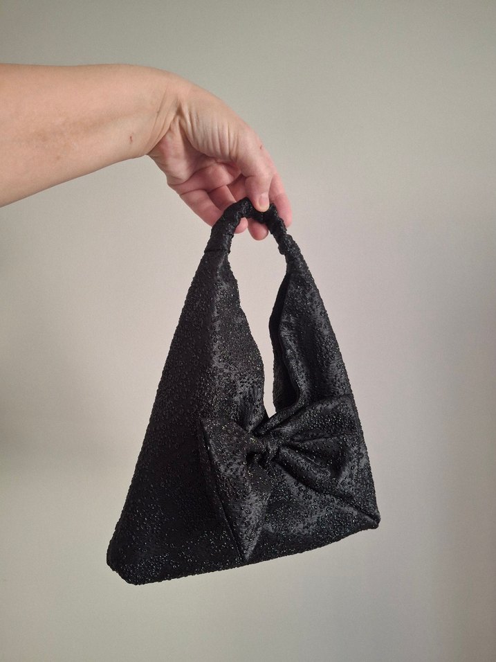 Fiyonk Detaylı Siyah Gotik Kadın Çanta - Görsel 4