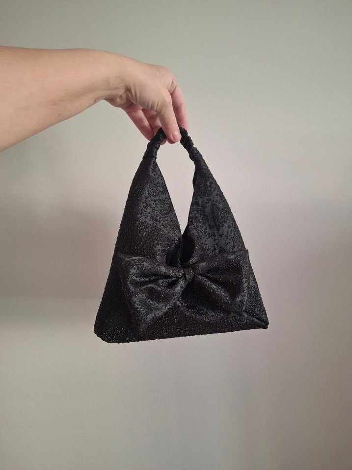 Fiyonk Detaylı Siyah Gotik Kadın Çanta - Görsel 2