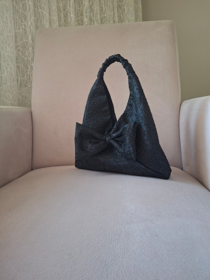 Fiyonk Detaylı Siyah Gotik Kadın Çanta - Görsel 3