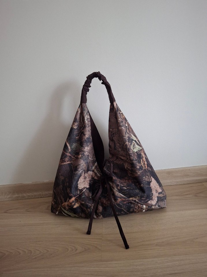 Çift Taraflı Üçgen Çanta ##elemeği - Görsel 2