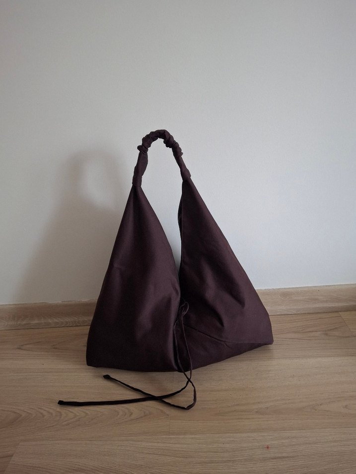 Çift Taraflı Üçgen Çanta ##elemeği - Görsel 3