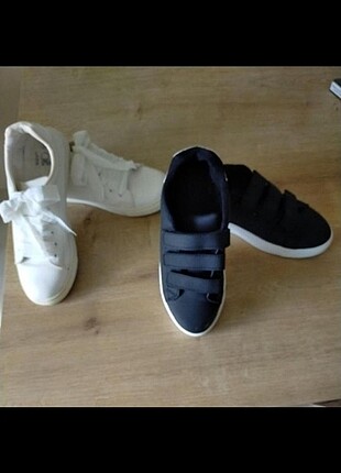 2 çift ayakkabı