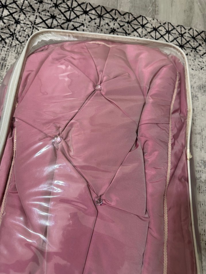 İşlemeli Pembe Parlak Yatak Örtüsü - Görsel 5