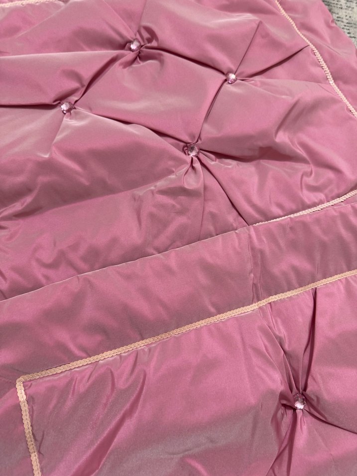 İşlemeli Pembe Parlak Yatak Örtüsü - Görsel 3