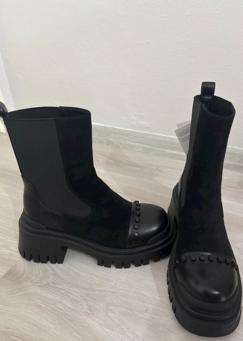 Siyah Süet detaylı Gotik Kadın Botları