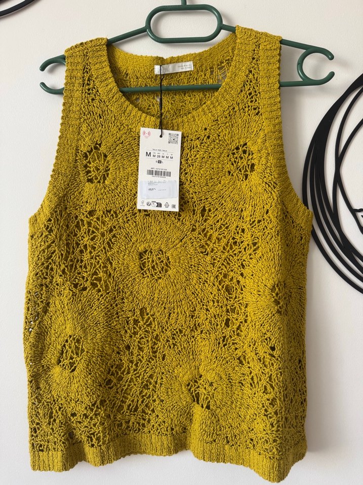 Sarı Örgü Kolsuz Kadın Süveter - Görsel 4