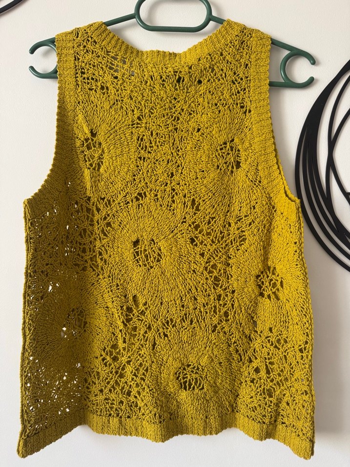 Sarı Örgü Kolsuz Kadın Süveter - Görsel 5