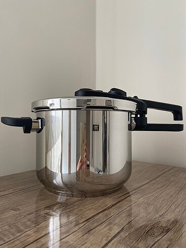 Zwilling düdüklü tencere