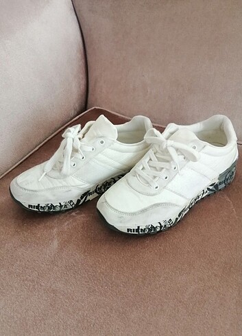 Sneaker