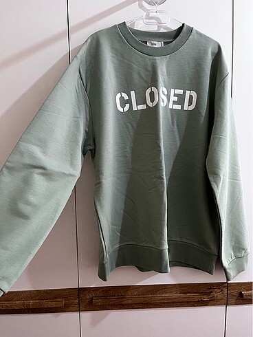 Closed Sweatshirt