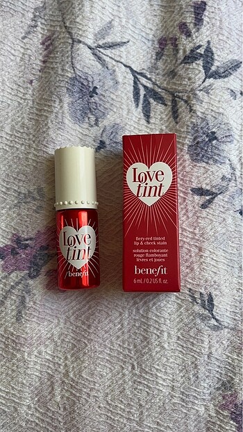 Benefit love tint