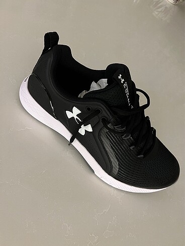 45 Beden siyah Renk Under armour spor ayakkabı