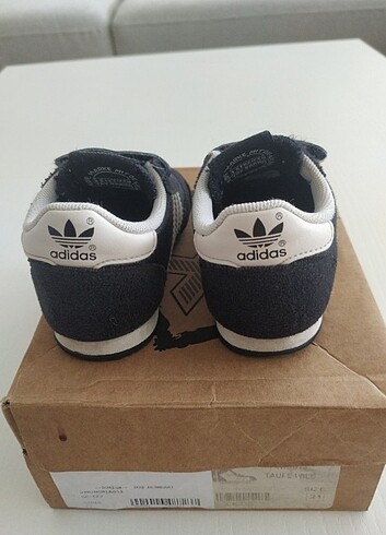 21 Beden siyah Renk Adidas bebek ayakkabisi