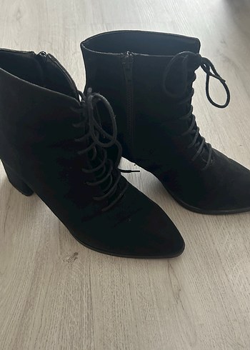 Siyah Süet Bağcıklı Stiletto Topuklu Bot - Görsel 2