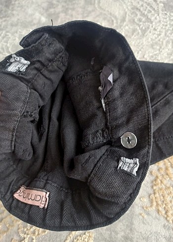 Kız Siyah Düğmeli Denim Şort - Görsel 4