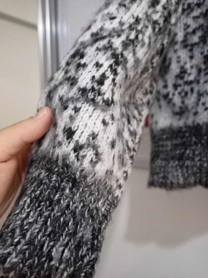 Düğmeli Gri Uzun Örgü Kadın Hırka - Görsel 4