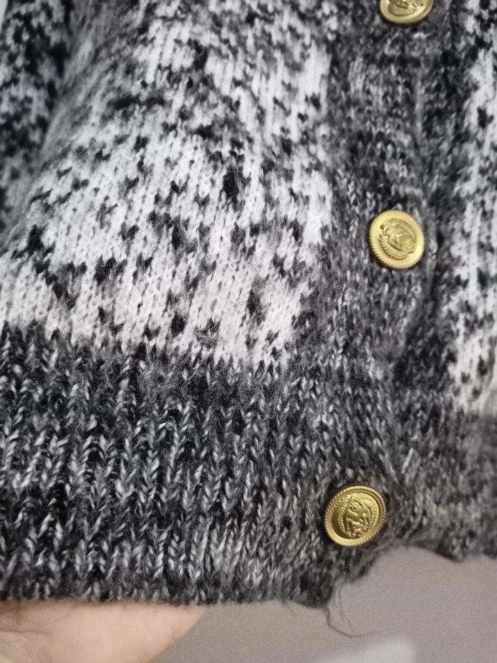 Düğmeli Gri Uzun Örgü Kadın Hırka - Görsel 3