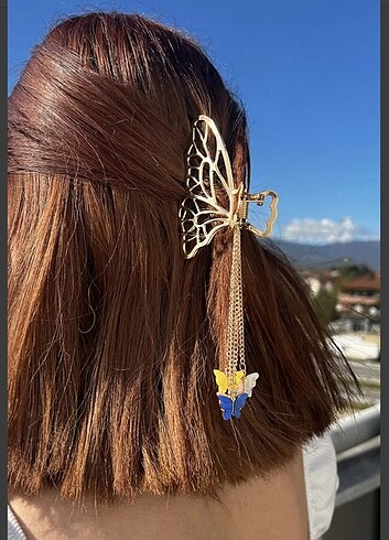 Sallantılı altın renk toka
