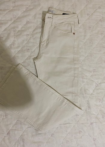 xs Beden beyaz Renk Mavi beyaz kot jean xs 26/28 flare