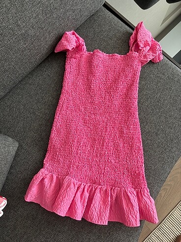 Pembe elbise