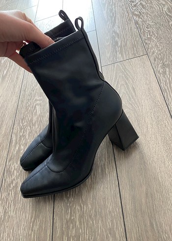 Siyah Deri Kadın Topuklu Bot - Görsel 3