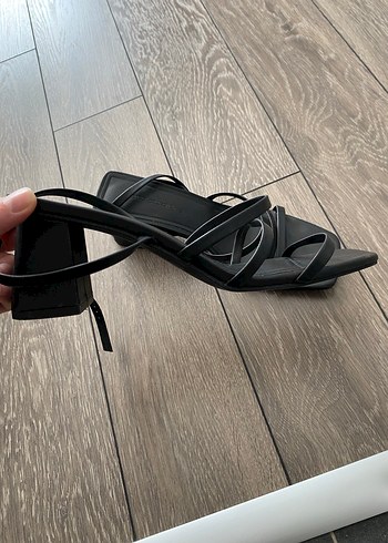 Siyah Minimalist Topuklu Kadın Sandalet - Görsel 2