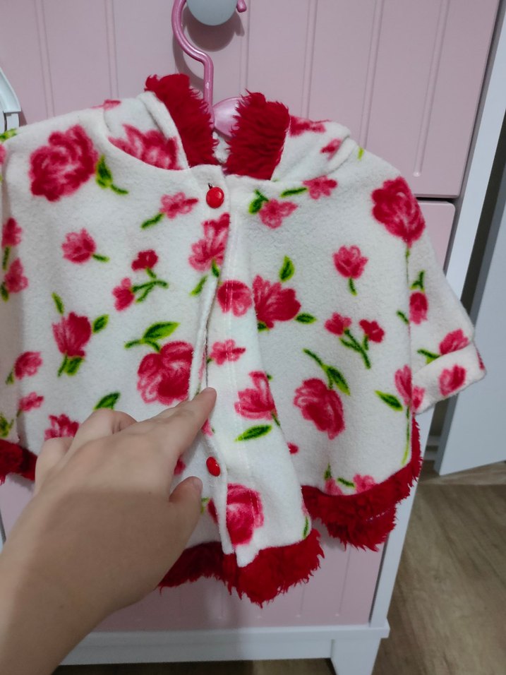 Kız Çocuk Kapüşonlu Çiçekli Pelerin - Görsel 2
