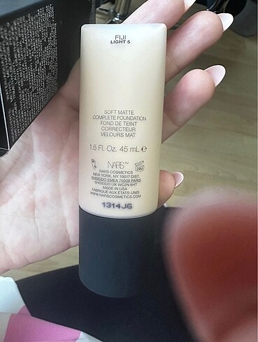  Beden Nars Soft Matte fondöten