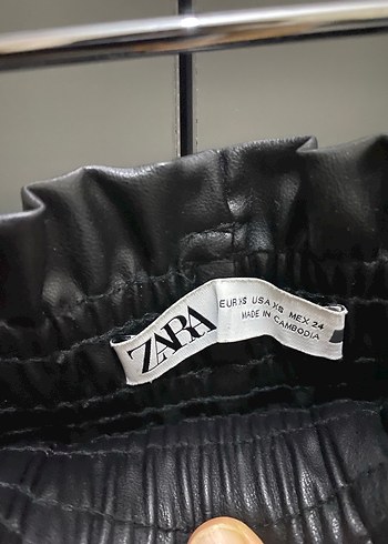 Kemerli Siyah Deri Mini Şort - Görsel 2