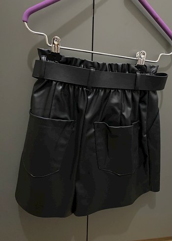Kemerli Siyah Deri Mini Şort - Görsel 3