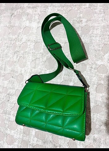 Yeşil çanta 