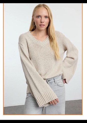 Bej V Yakalı Örgü Kadın Kazak - Görsel 2